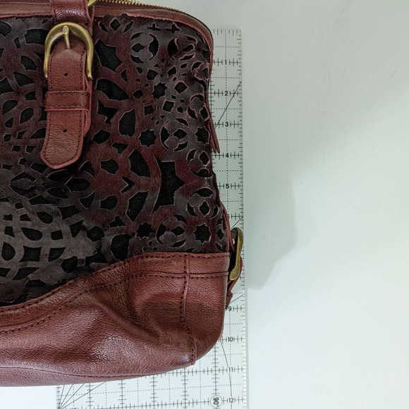 Isabella Fiore Burgundy Red Laser Cut Leather Zippered Shoulder Bag Preowned - Picture 9 of 10